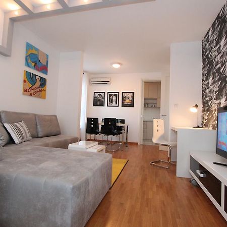 New Belgrade Apartment Neven, Parking 5 Evra Dan Extérieur photo